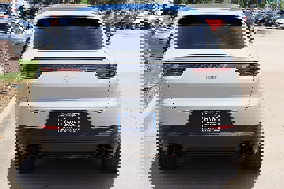 Used 2022 Porsche Cayenne Platinum Edition image 8