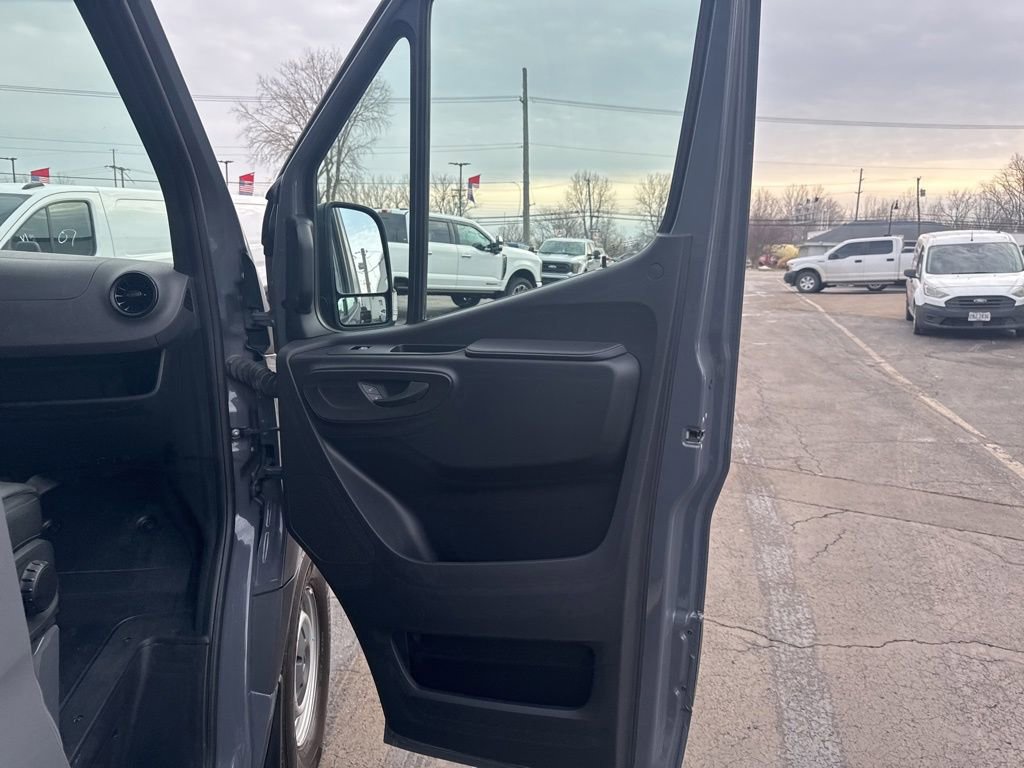 Used 2022 Mercedes-Benz Sprinter 2500 image 28
