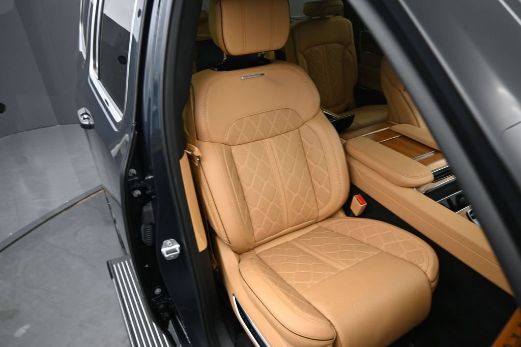 Used 2025 Jeep Grand Wagoneer Series III w/ Rear Seat Video Group 1 AWD/4WD image 11