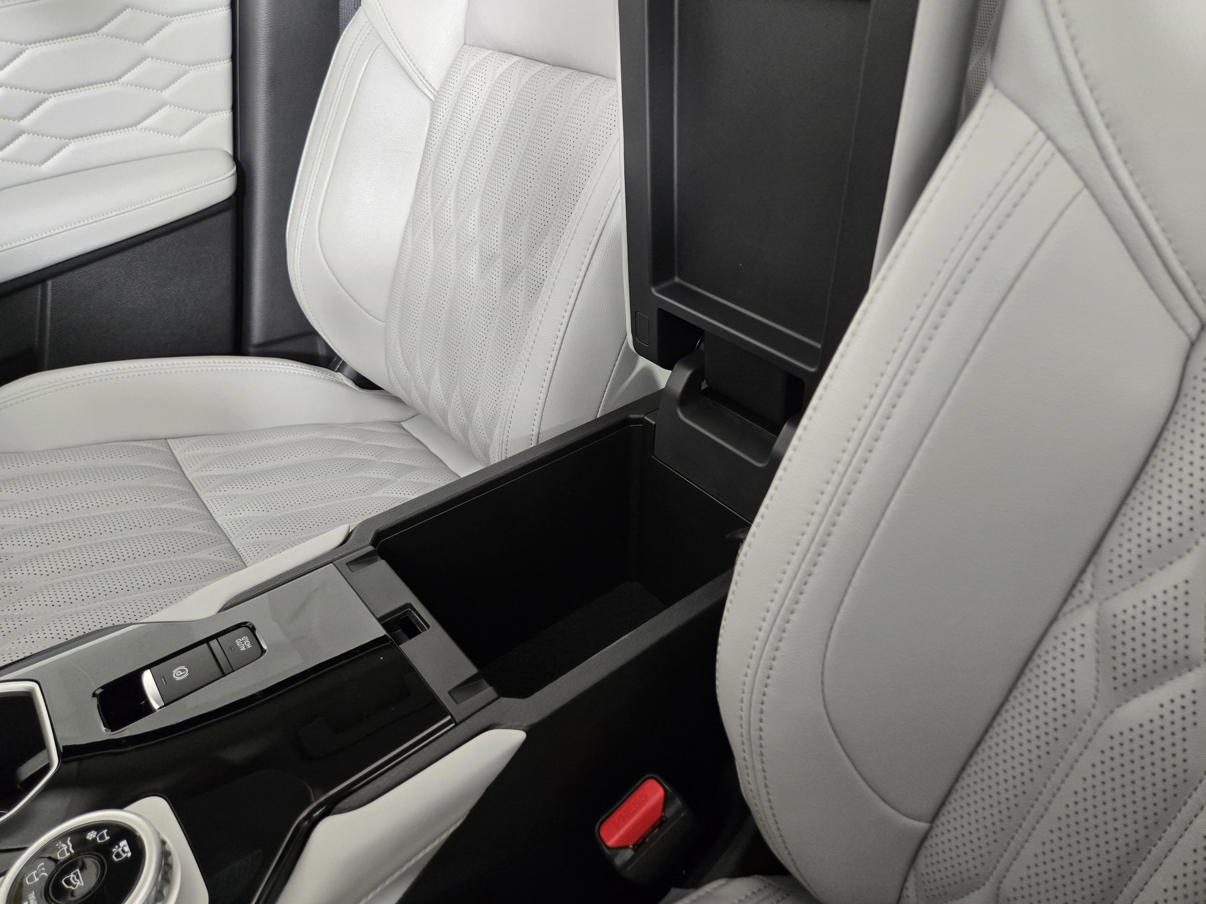 New 2025 Mitsubishi Outlander SEL image 29