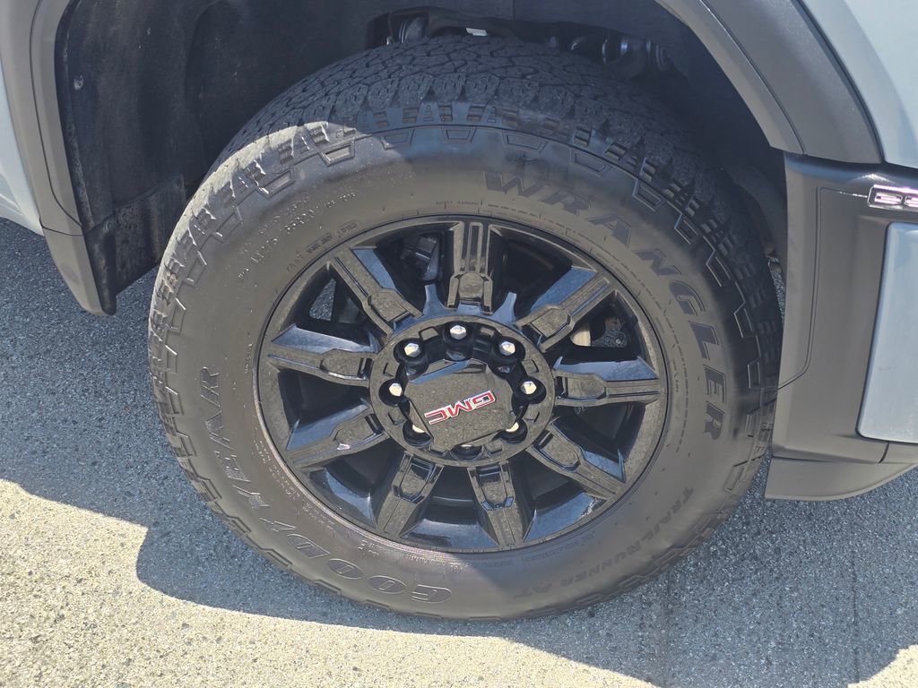 Used 2024 GMC Sierra 2500 AT4 w/ AT4 Preferred Package AWD/4WD image 14