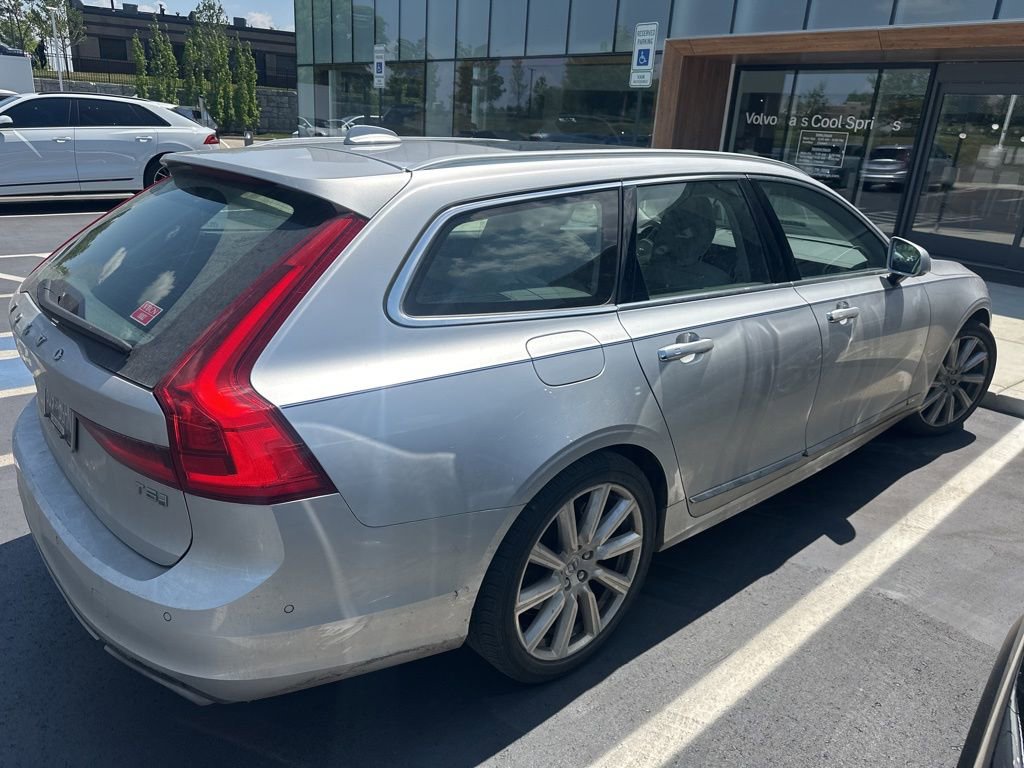 Used 2020 Volvo V90 T5 Inscription FWD image 3