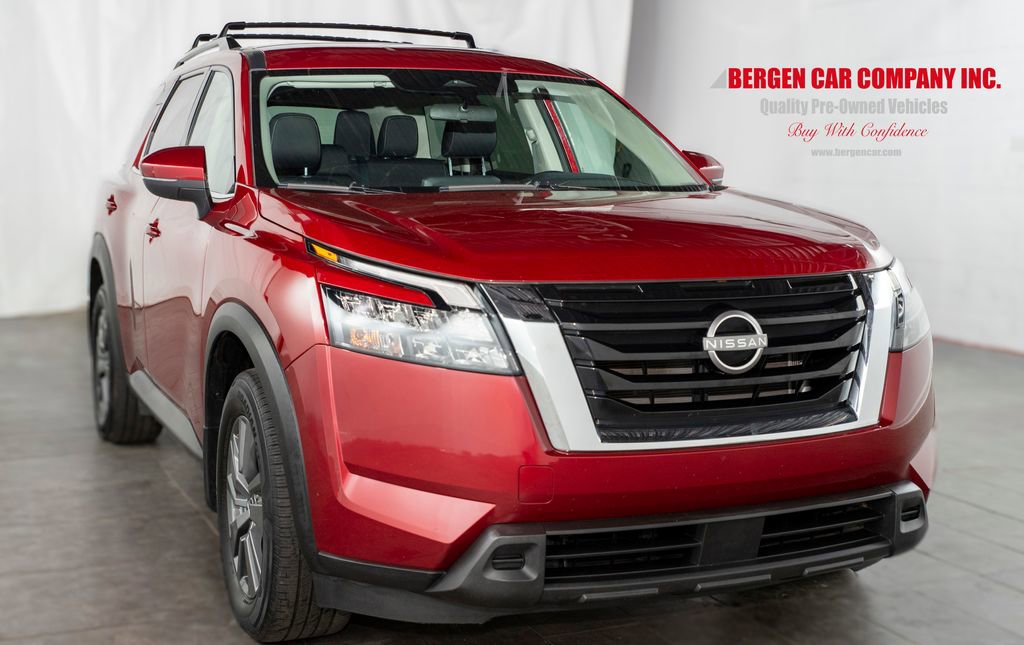 Used 2023 Nissan Pathfinder SV
