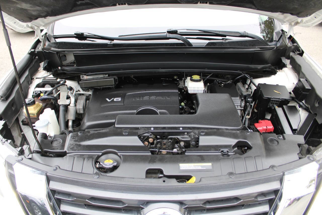 Used 2018 Nissan Pathfinder SV image 15