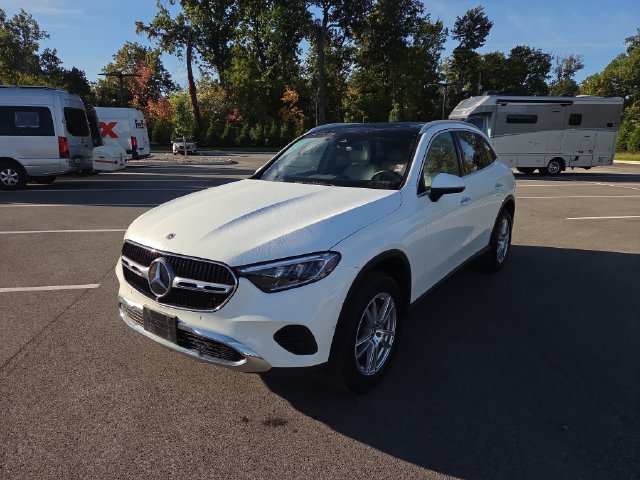 Used 2023 Mercedes-Benz GLC 300 4MATIC w/ Exclusive Trim Package image 5