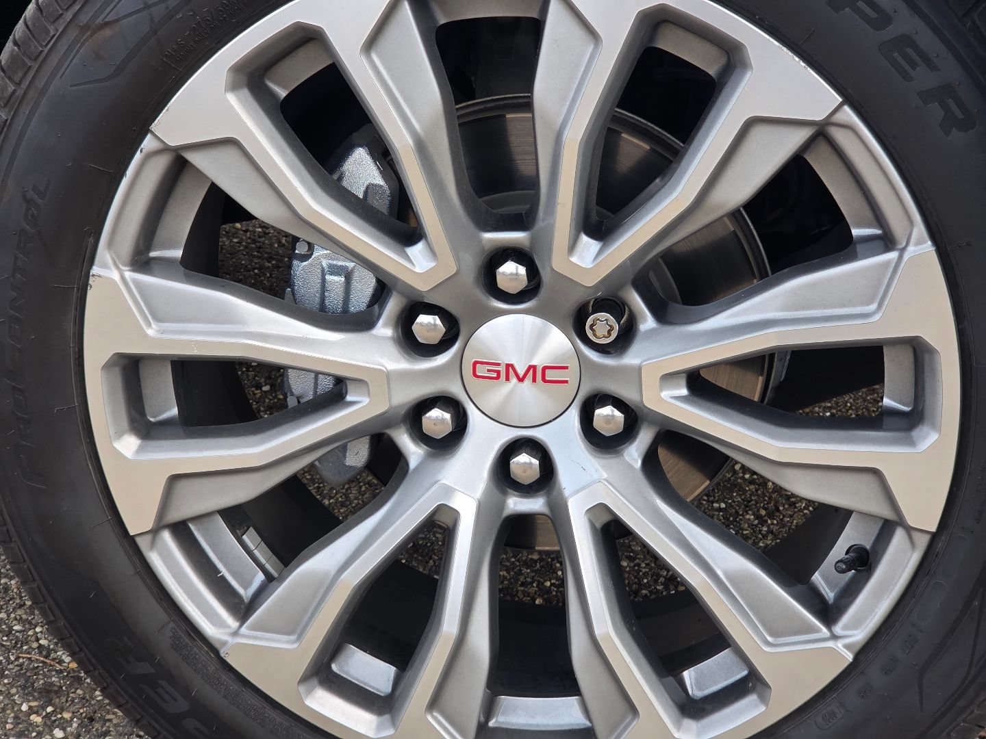 Used 2021 GMC Yukon Denali w/ Denali Premium Package AWD/4WD image 13