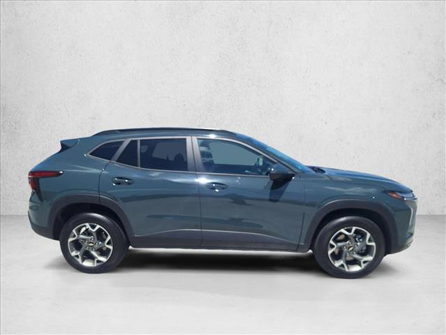 Used 2025 Chevrolet Trax LT FWD image 4