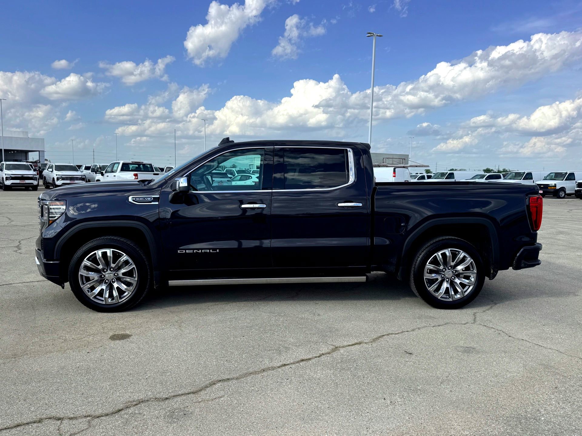 Used 2024 GMC Sierra 1500 Denali w/ Denali Reserve Package AWD/4WD image 10