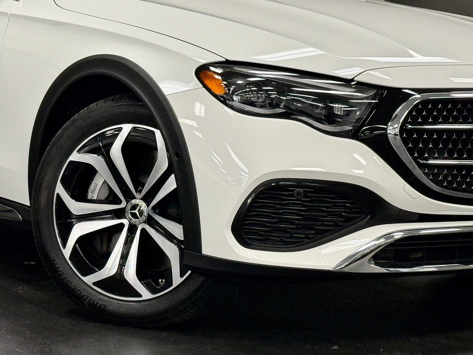 Used 2025 Mercedes-Benz E 450 4MATIC All-Terrain Wagon image 4