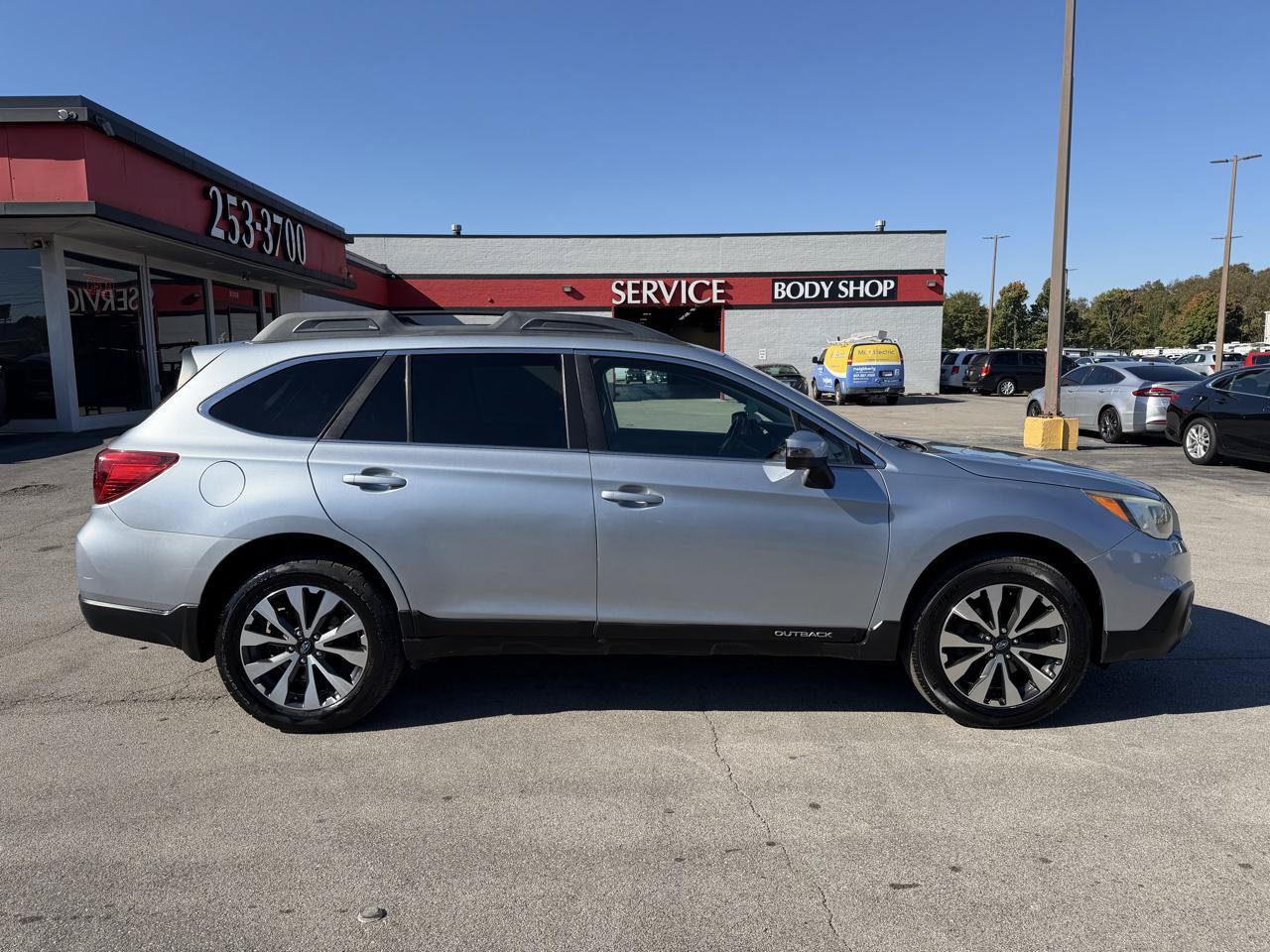 Used 2016 Subaru Outback 2.5i Limited w/ Protection Package #1 AWD/4WD image 2