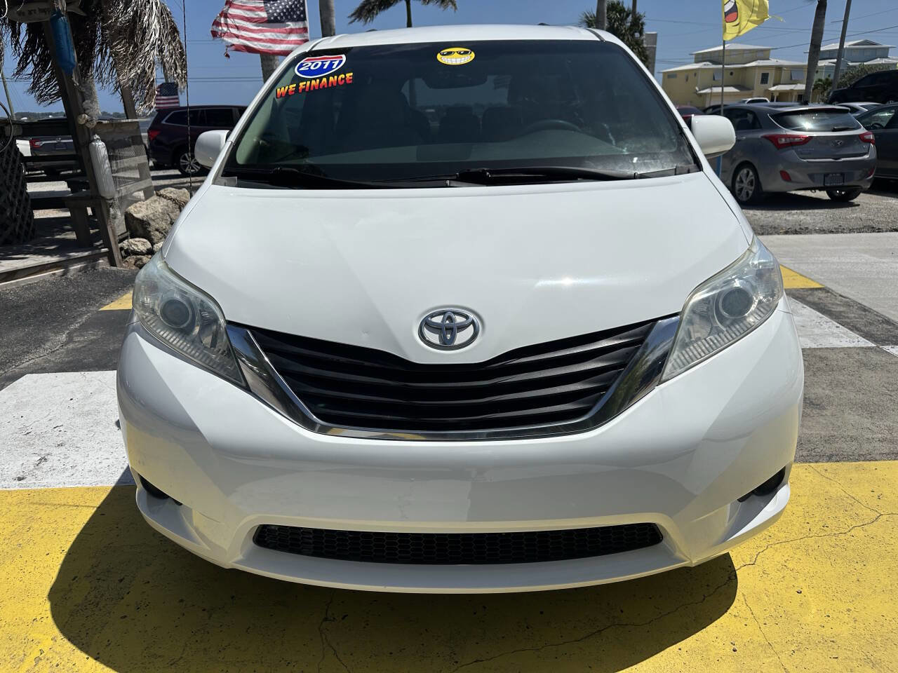 Used 2011 Toyota Sienna LE image 3