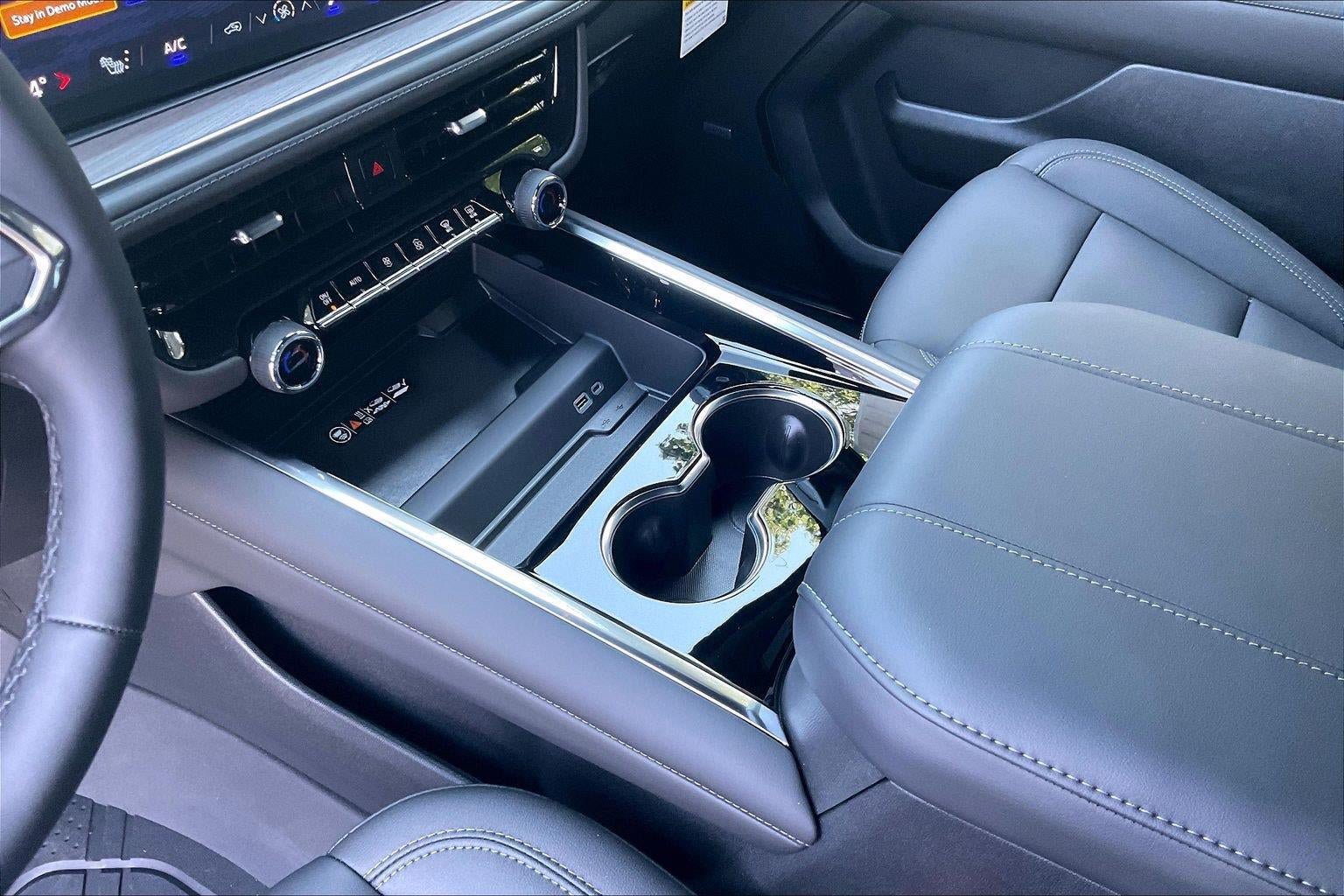 New 2026 Chevrolet Suburban LT AWD/4WD image 8