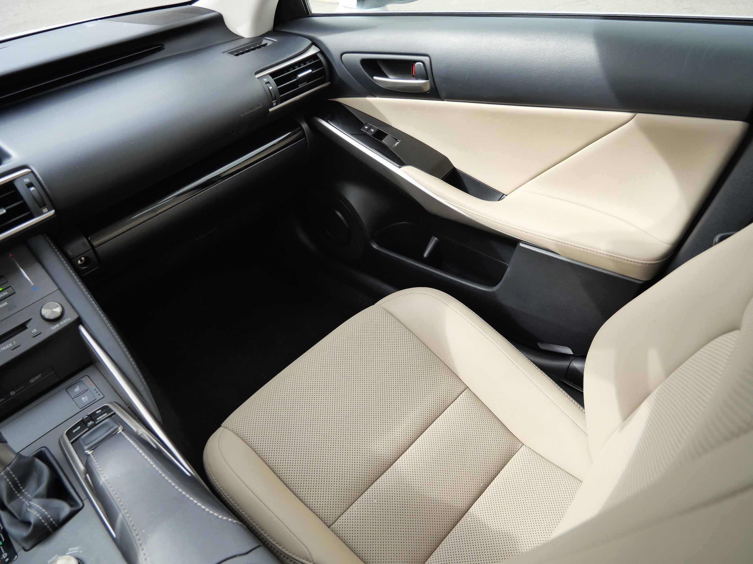 Used 2019 Lexus IS 300 AWD w/ Navigation Package image 11