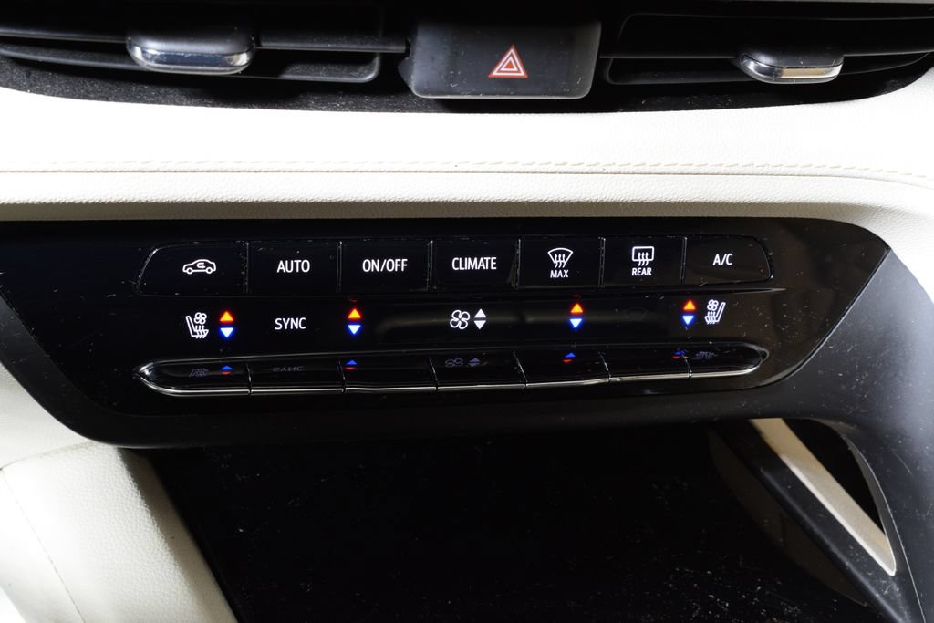 Used 2021 Buick Envision Avenir w/ Technology Package II FWD image 25