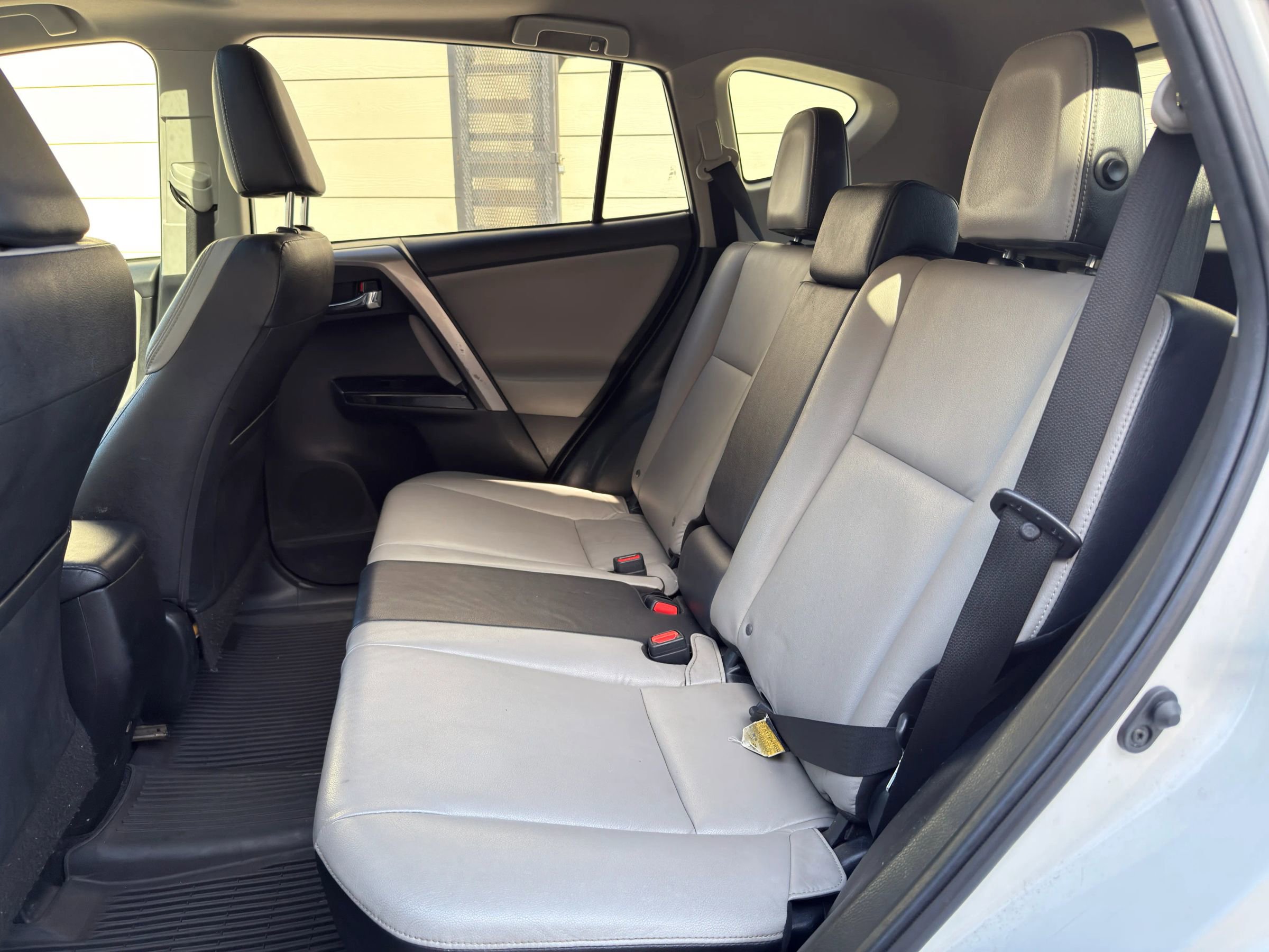 Used 2018 Toyota RAV4 Limited w/ Protection Package image 18