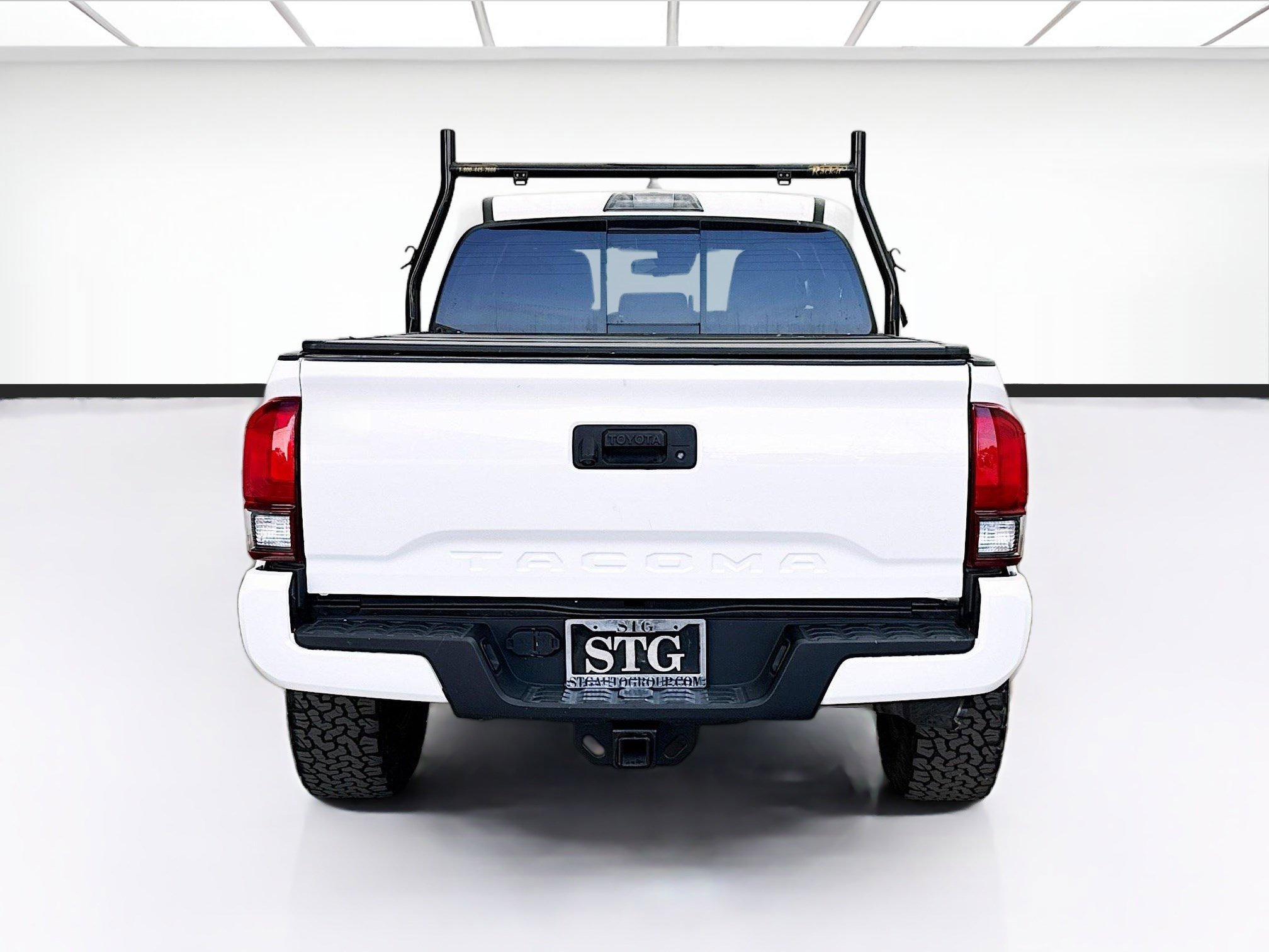 Used 2023 Toyota Tacoma SR5 w/ Technology Package RWD image 5