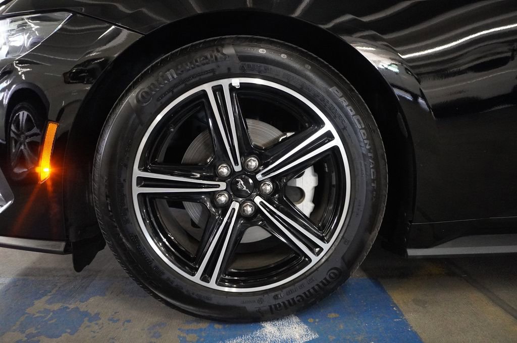 Used 2025 Ford Mustang EcoBoost image 30