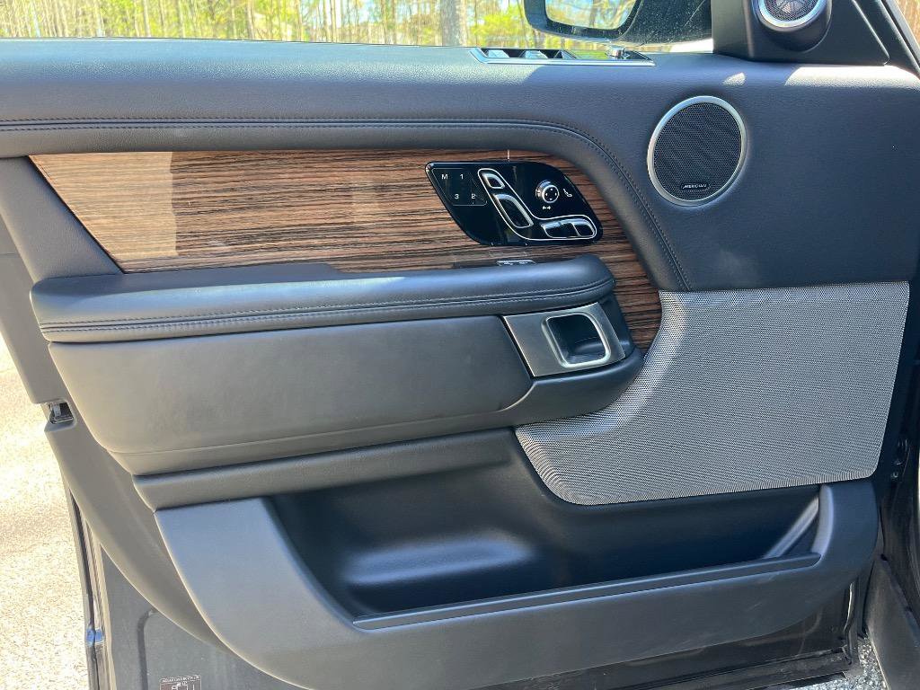 Used 2018 Land Rover Range Rover Supercharged image 13