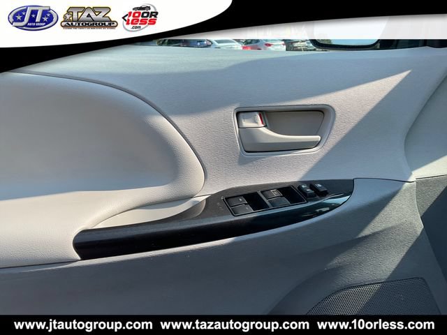 Used 2014 Toyota Sienna LE FWD image 12