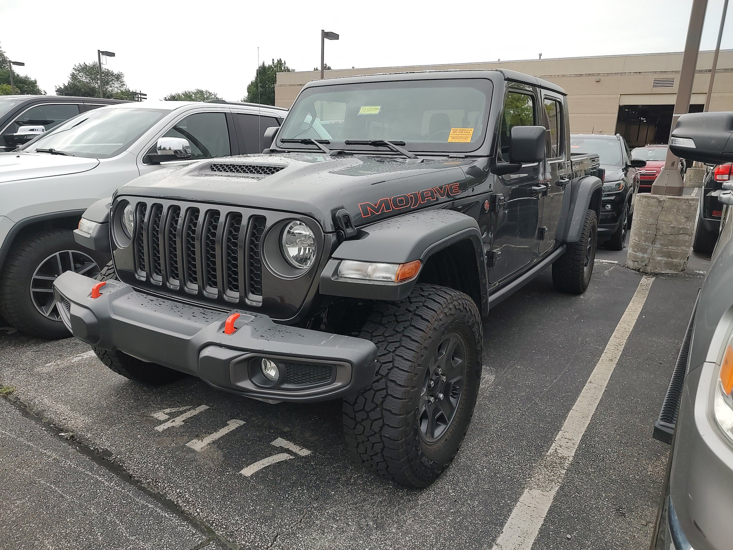 Used 2023 Jeep Gladiator Mojave AWD/4WD image 2