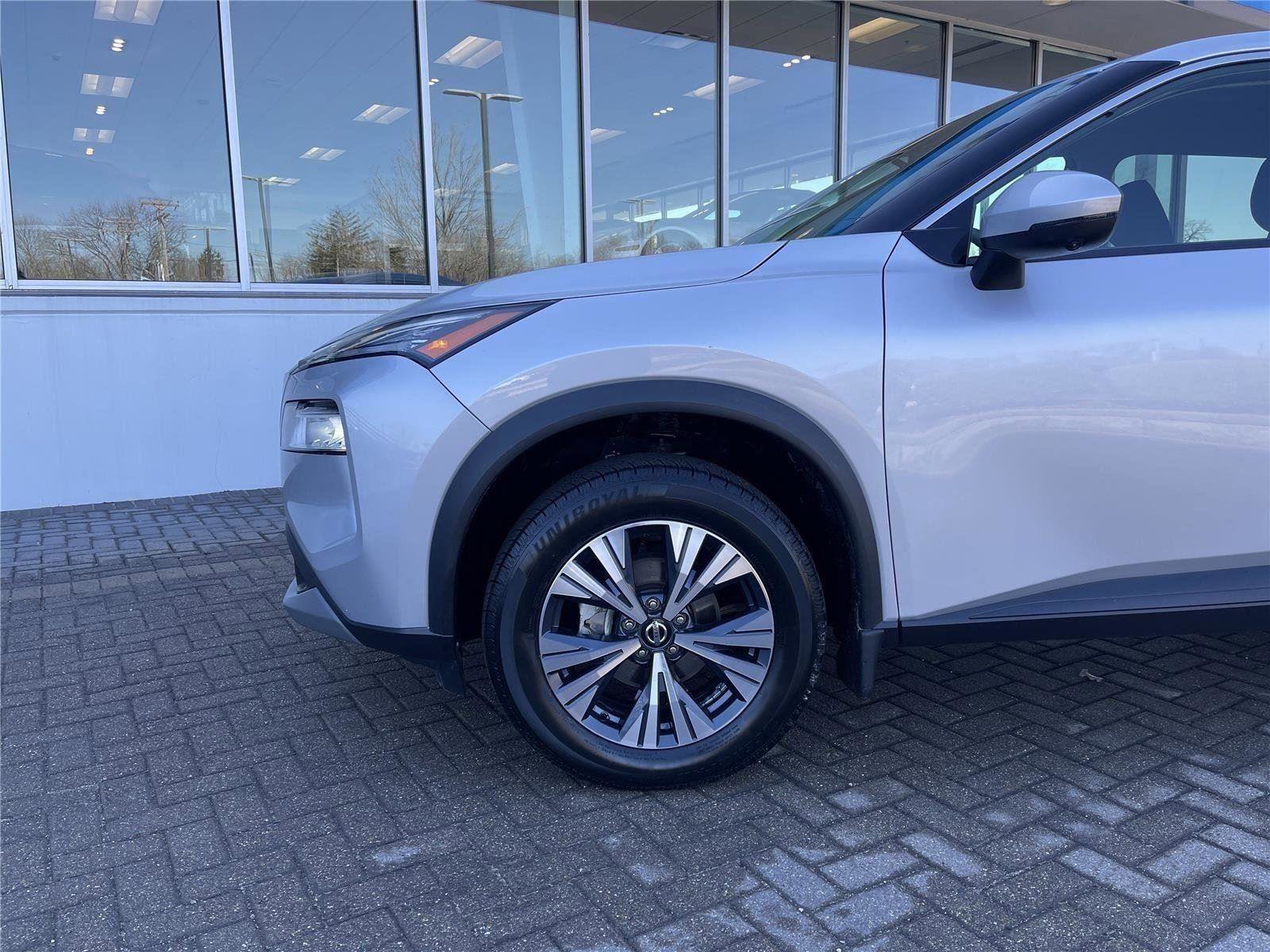 Used 2021 Nissan Rogue SV image 9