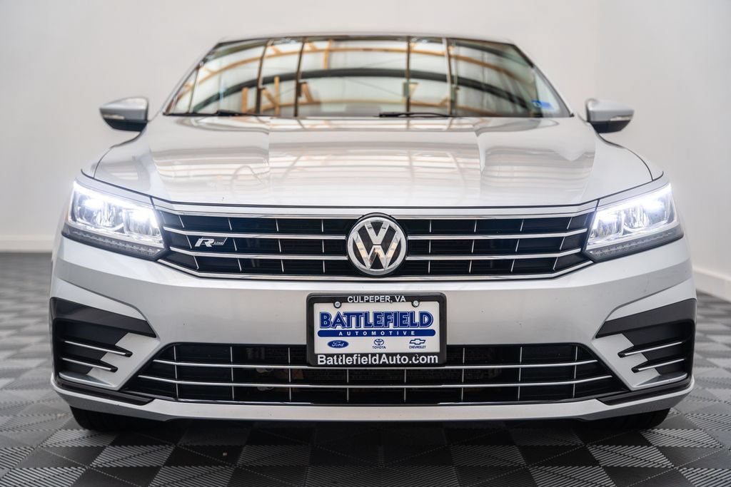 Used 2016 Volkswagen Passat 1.8T R-Line w/ R-Line Lighting Package FWD image 2