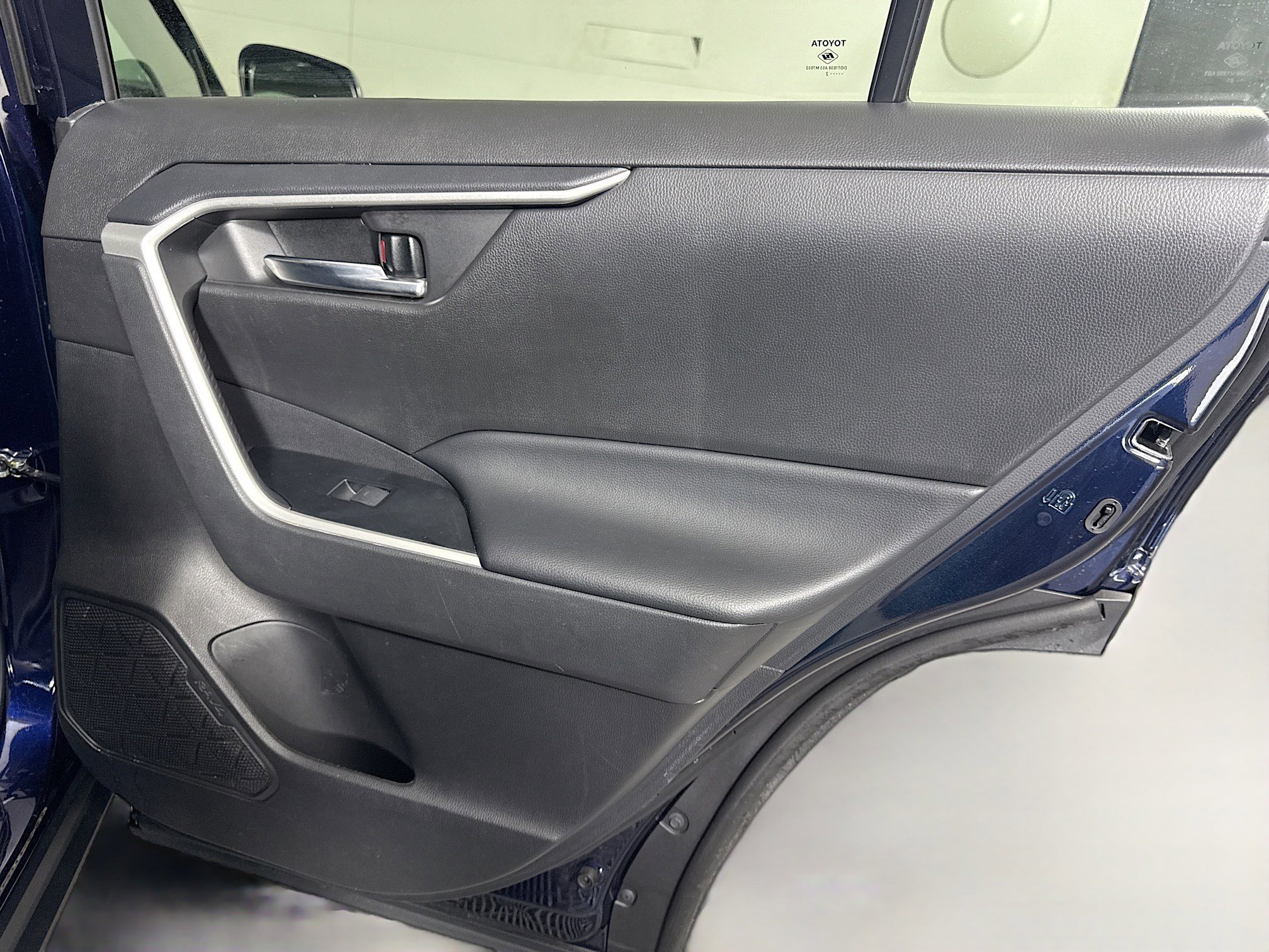 Used 2022 Toyota RAV4 XLE image 28