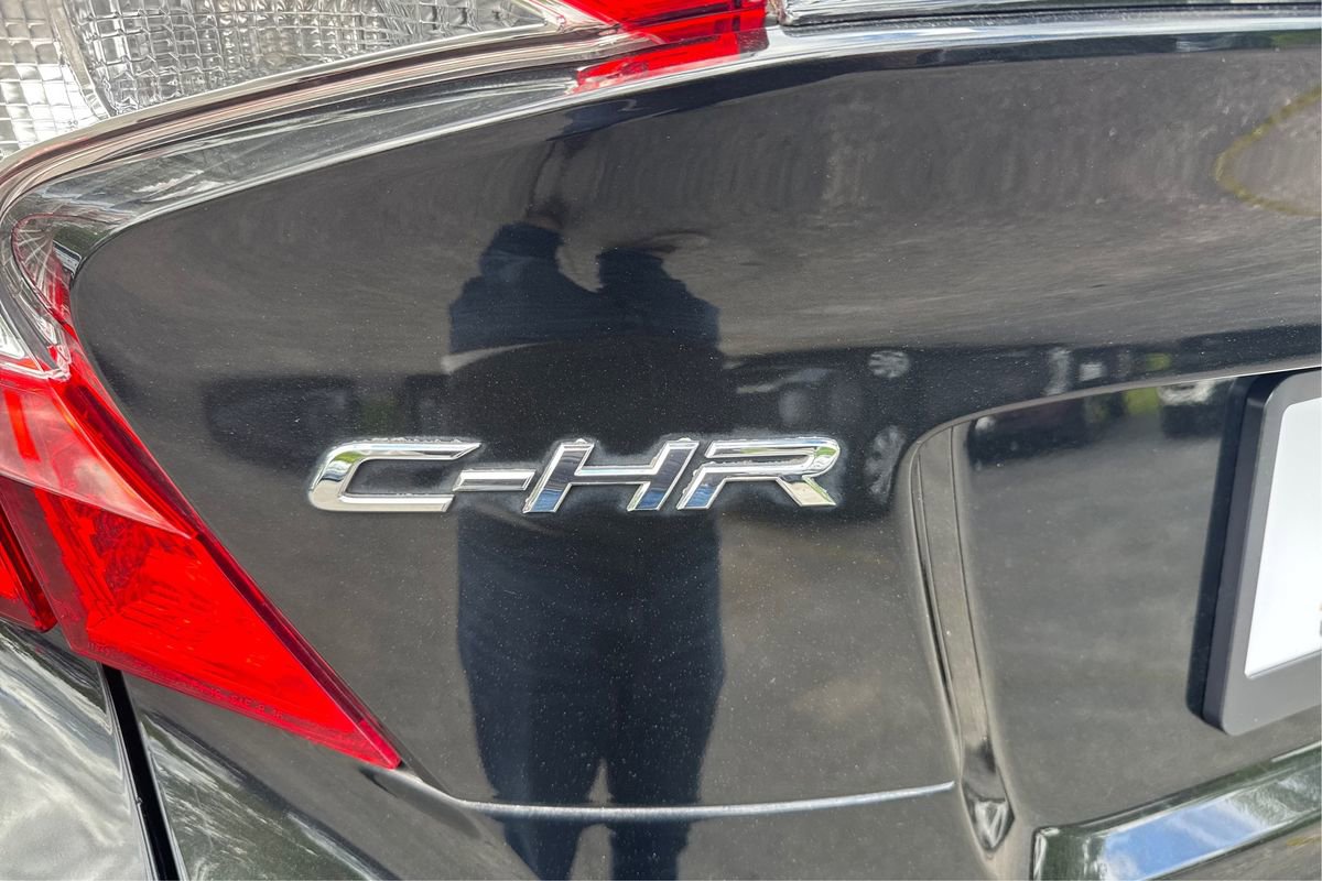 Used 2018 Toyota C-HR XLE FWD image 22