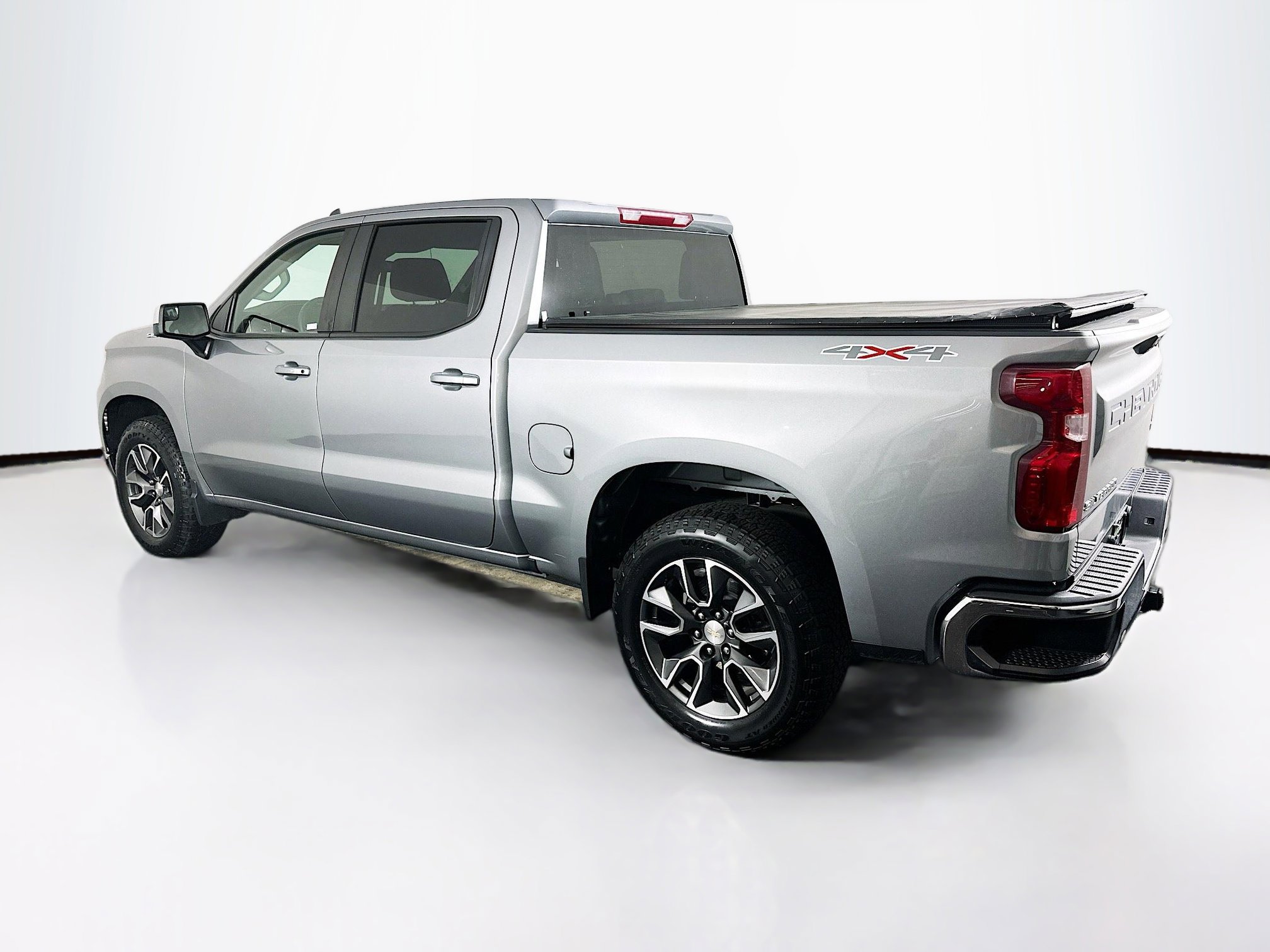 Used 2023 Chevrolet Silverado 1500 LT AWD/4WD image 5