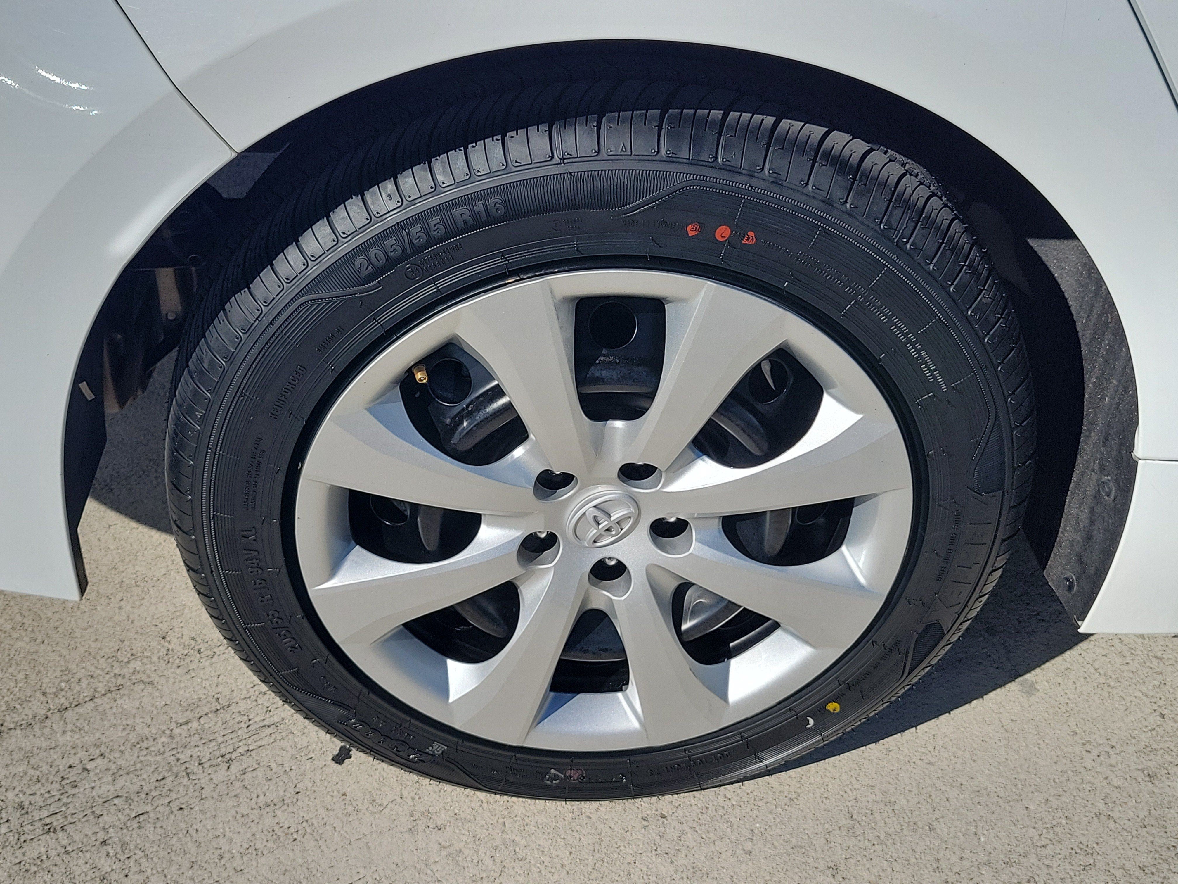 Used 2024 Toyota Corolla LE FWD image 8
