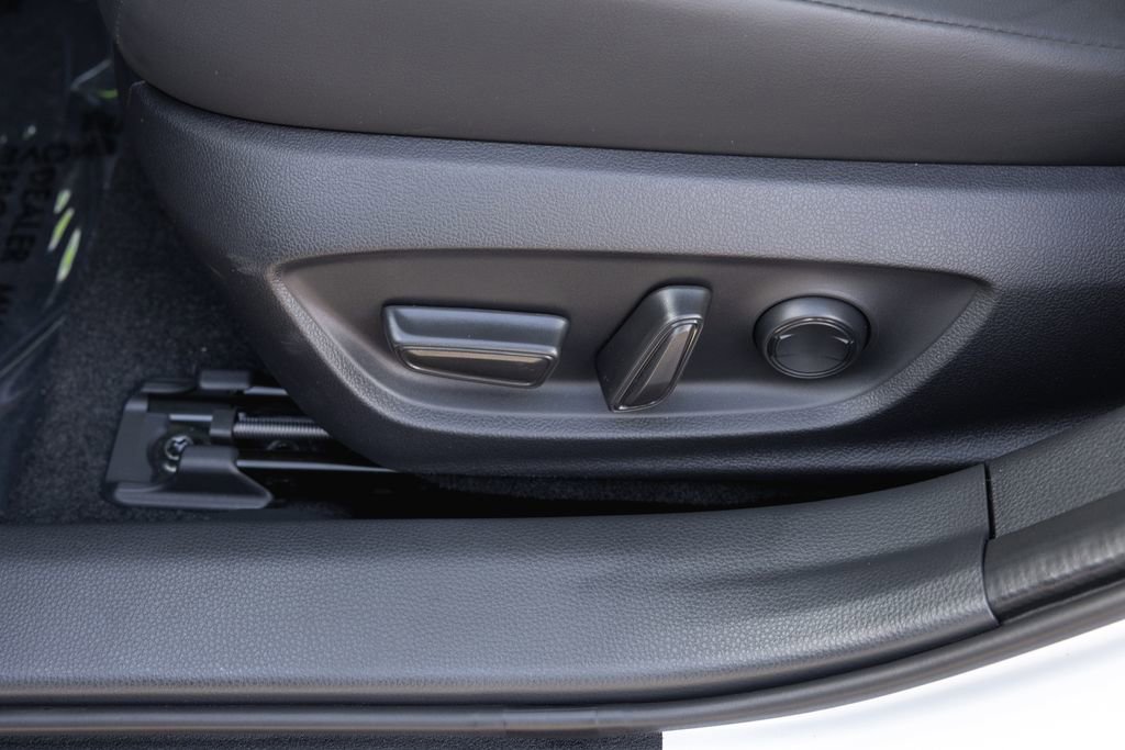 Used 2026 Toyota Prius Plug-In Hybrid image 12