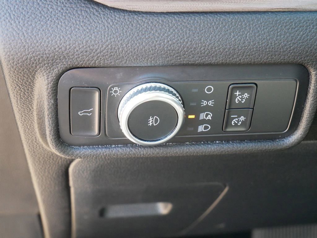 Certified 2021 Ford Explorer Limited w/ Equipment Group 301A image 17
