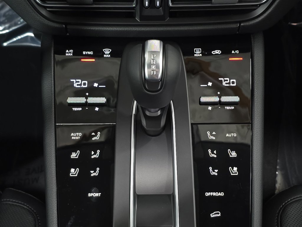 Certified 2026 Porsche Macan AWD/4WD image 19
