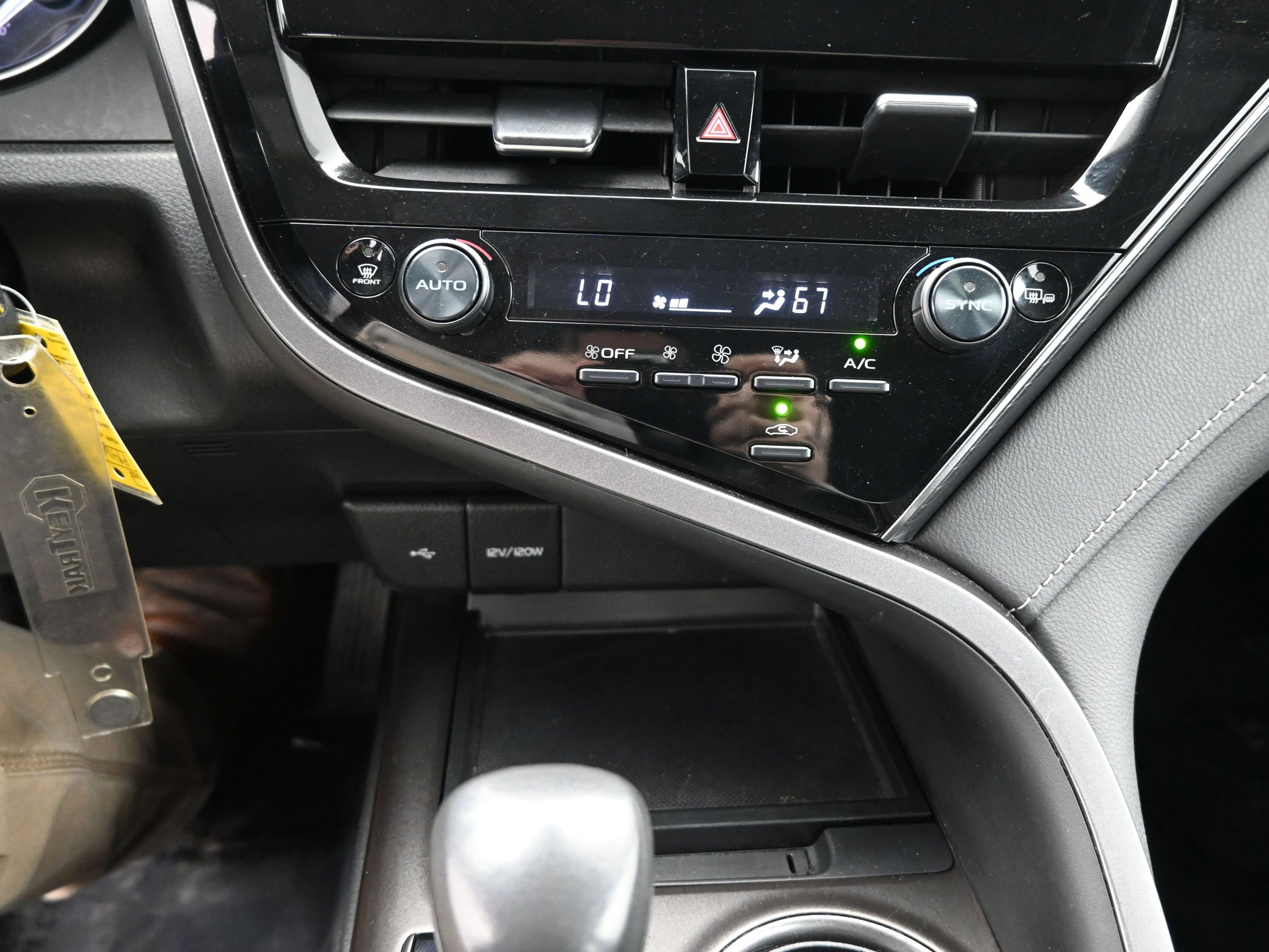 Used 2024 Toyota Camry SE image 19