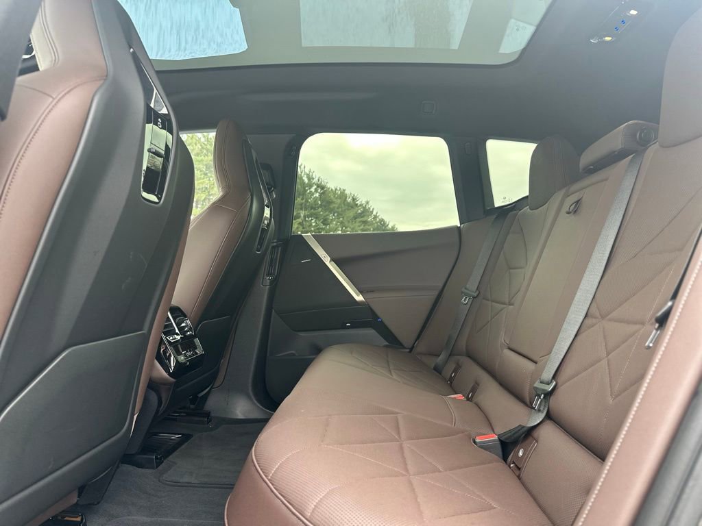 Used 2025 BMW iX xDrive50 image 18