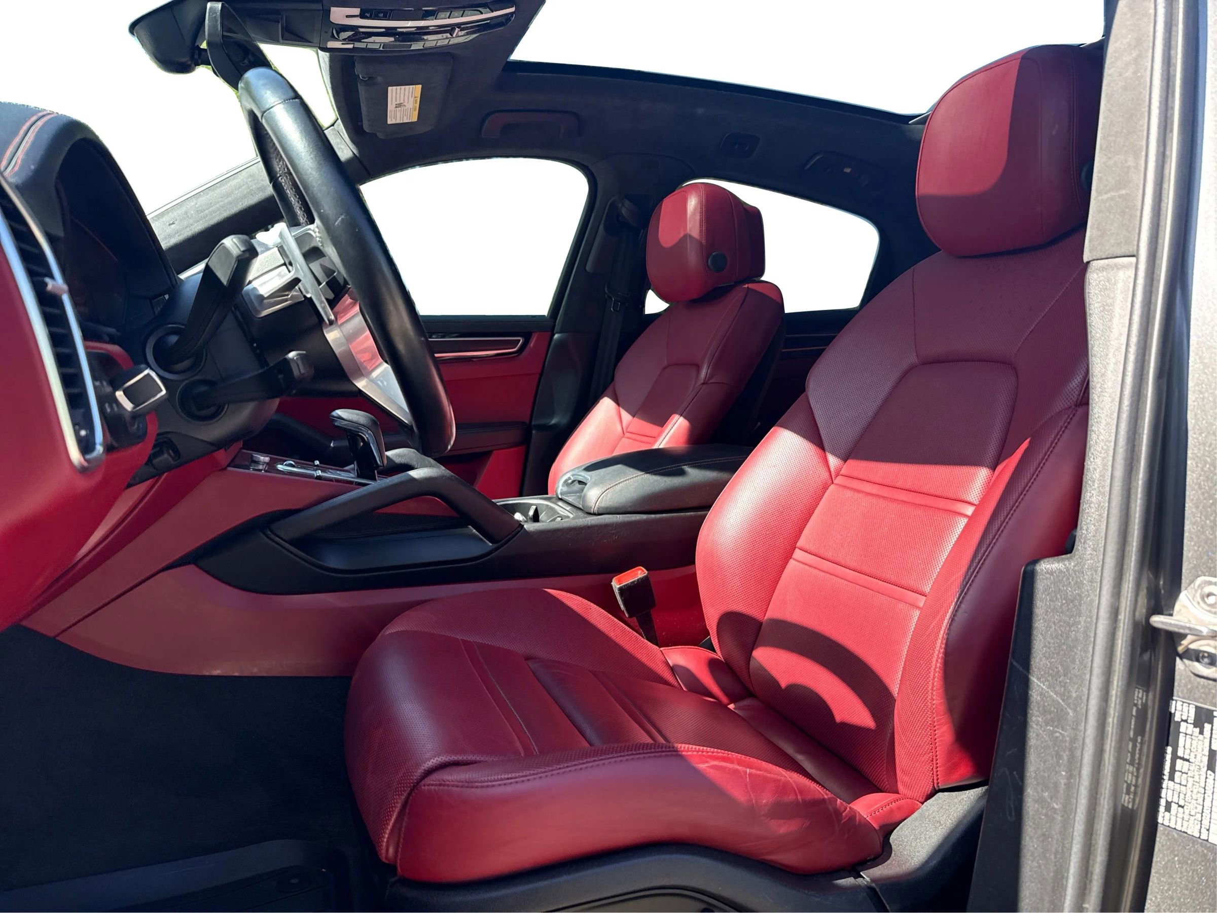 Used 2022 Porsche Cayenne GTS AWD/4WD image 9