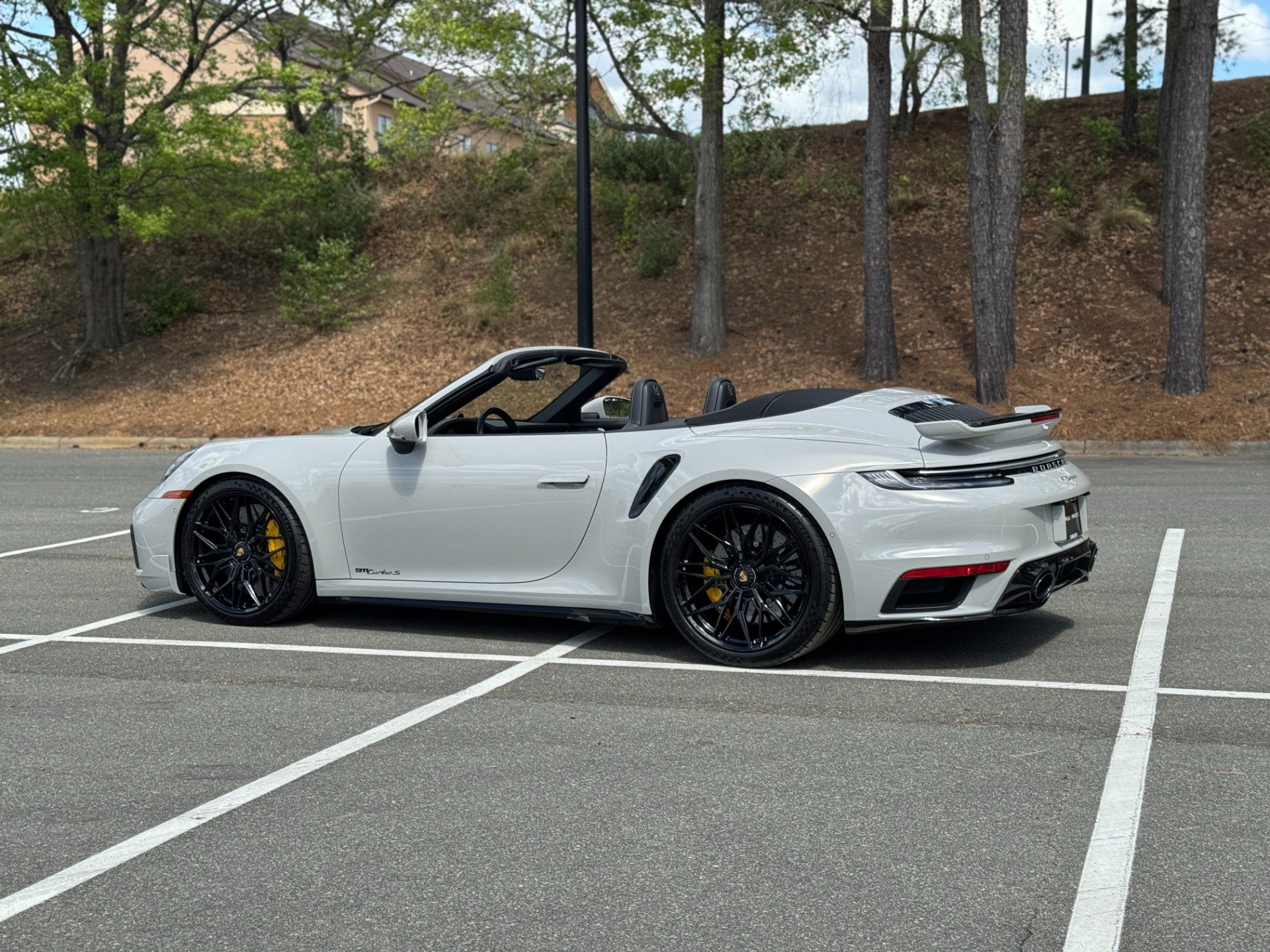 Used 2022 Porsche 911 Cabriolet AWD/4WD image 6