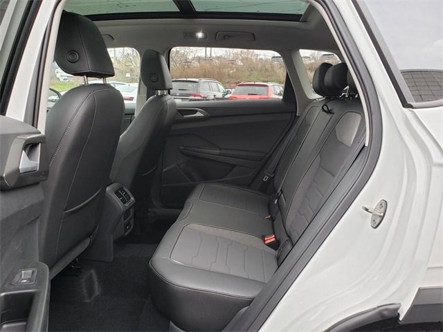 New 2025 Volkswagen Taos SE image 8