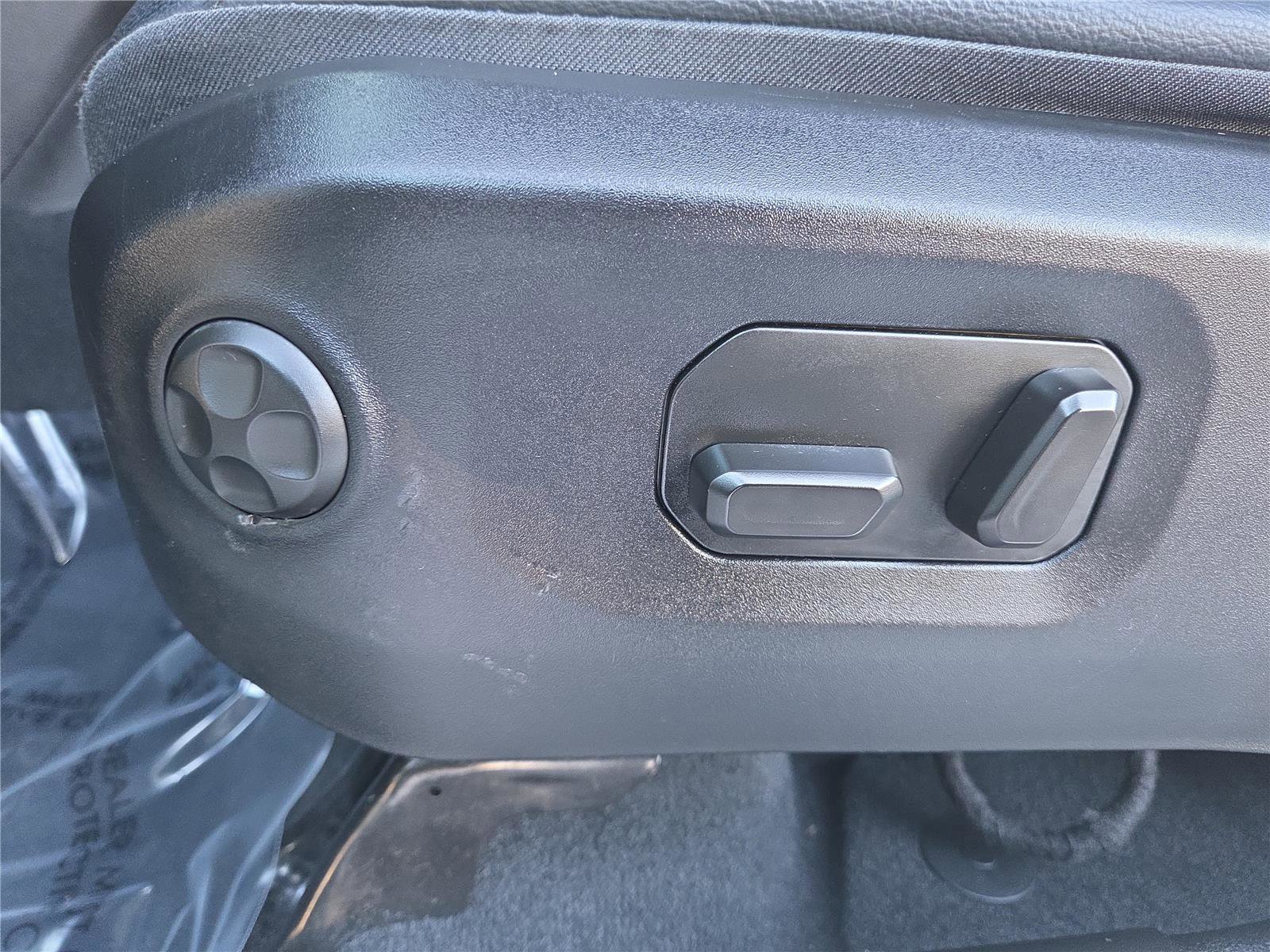 Used 2024 Jeep Wrangler Sahara w/ Technology Group image 16