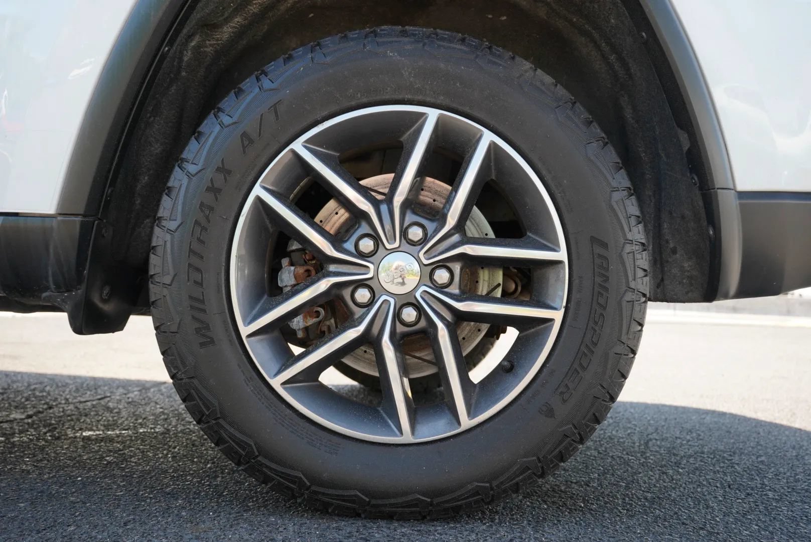 Used 2018 Jeep Grand Cherokee Limited AWD/4WD image 15