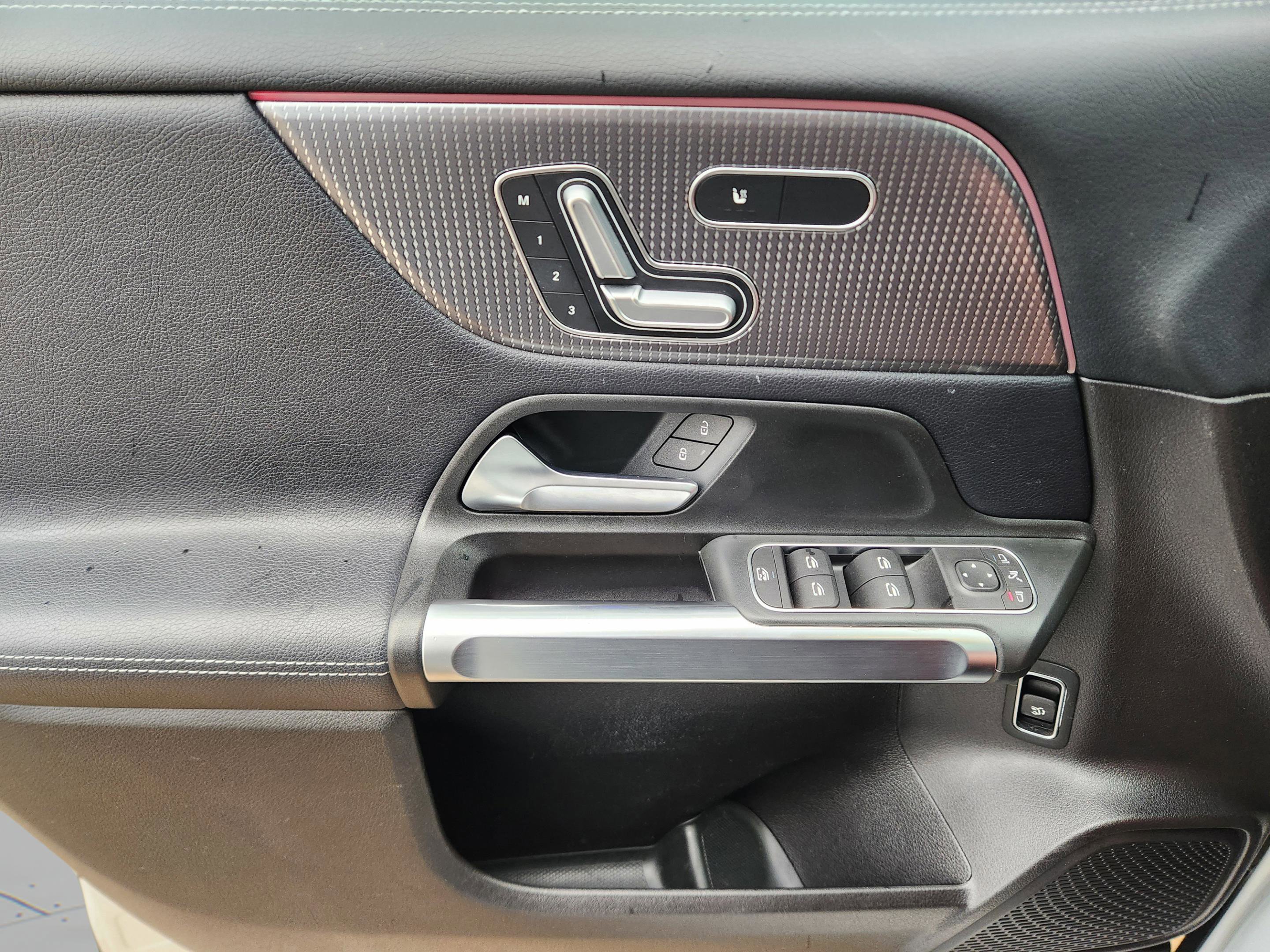 Used 2020 Mercedes-Benz GLB 250 image 17
