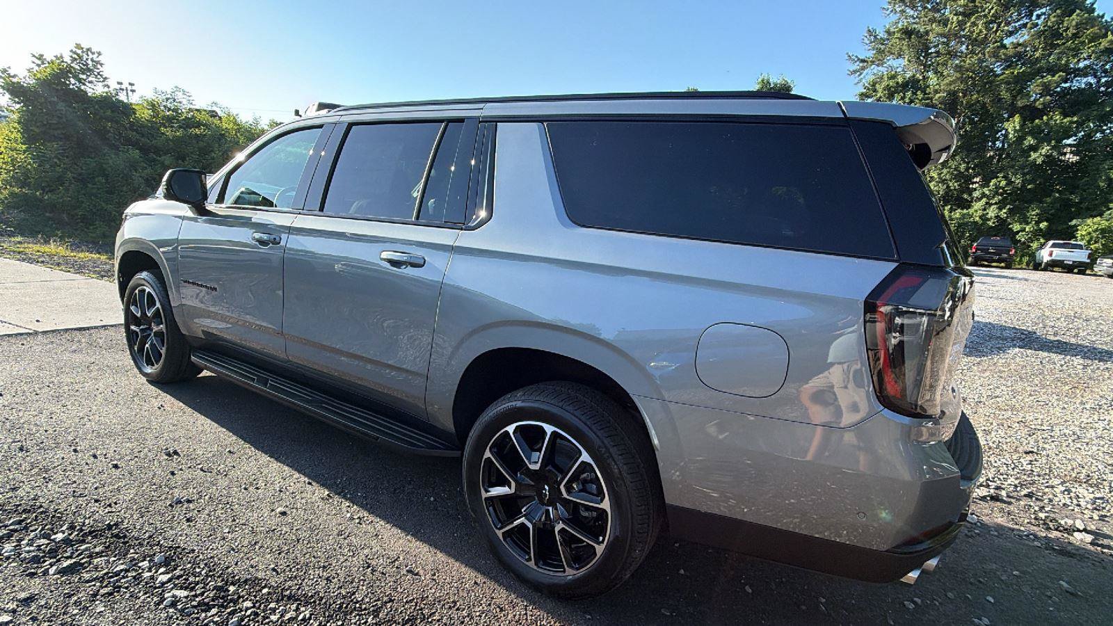 New 2026 Chevrolet Suburban RST w/ Comfort Package AWD/4WD image 9