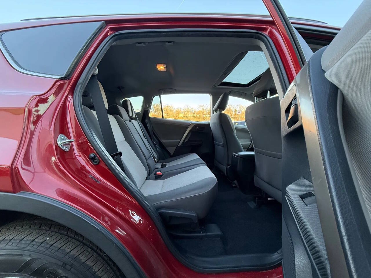 Used 2013 Toyota RAV4 XLE AWD/4WD image 19