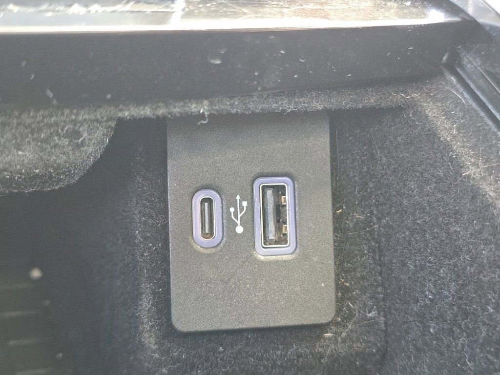 Used 2023 Lincoln Nautilus Reserve w/ Cargo Utility Package AWD/4WD image 32