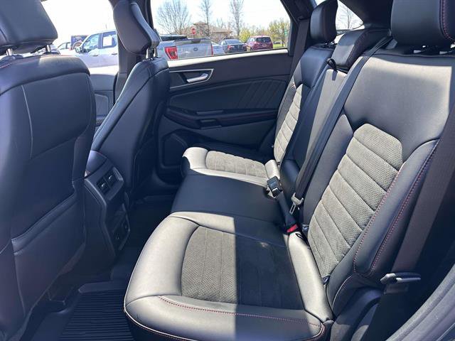 Used 2023 Ford Edge ST-Line image 13