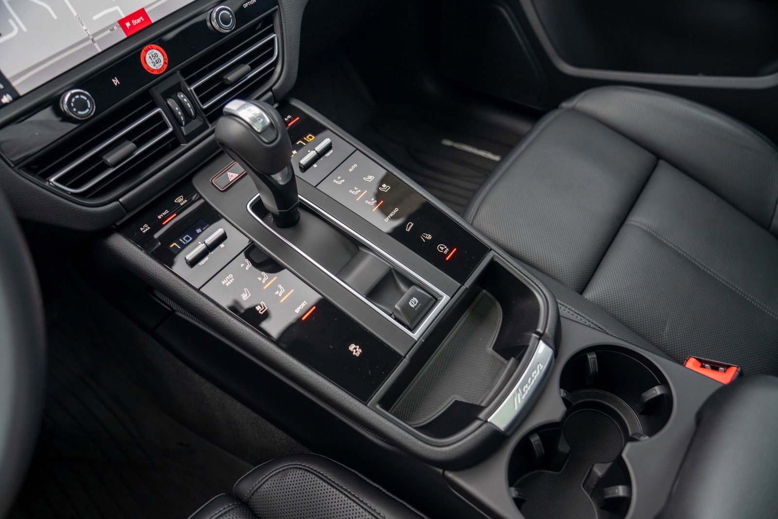 Certified 2025 Porsche Macan image 20