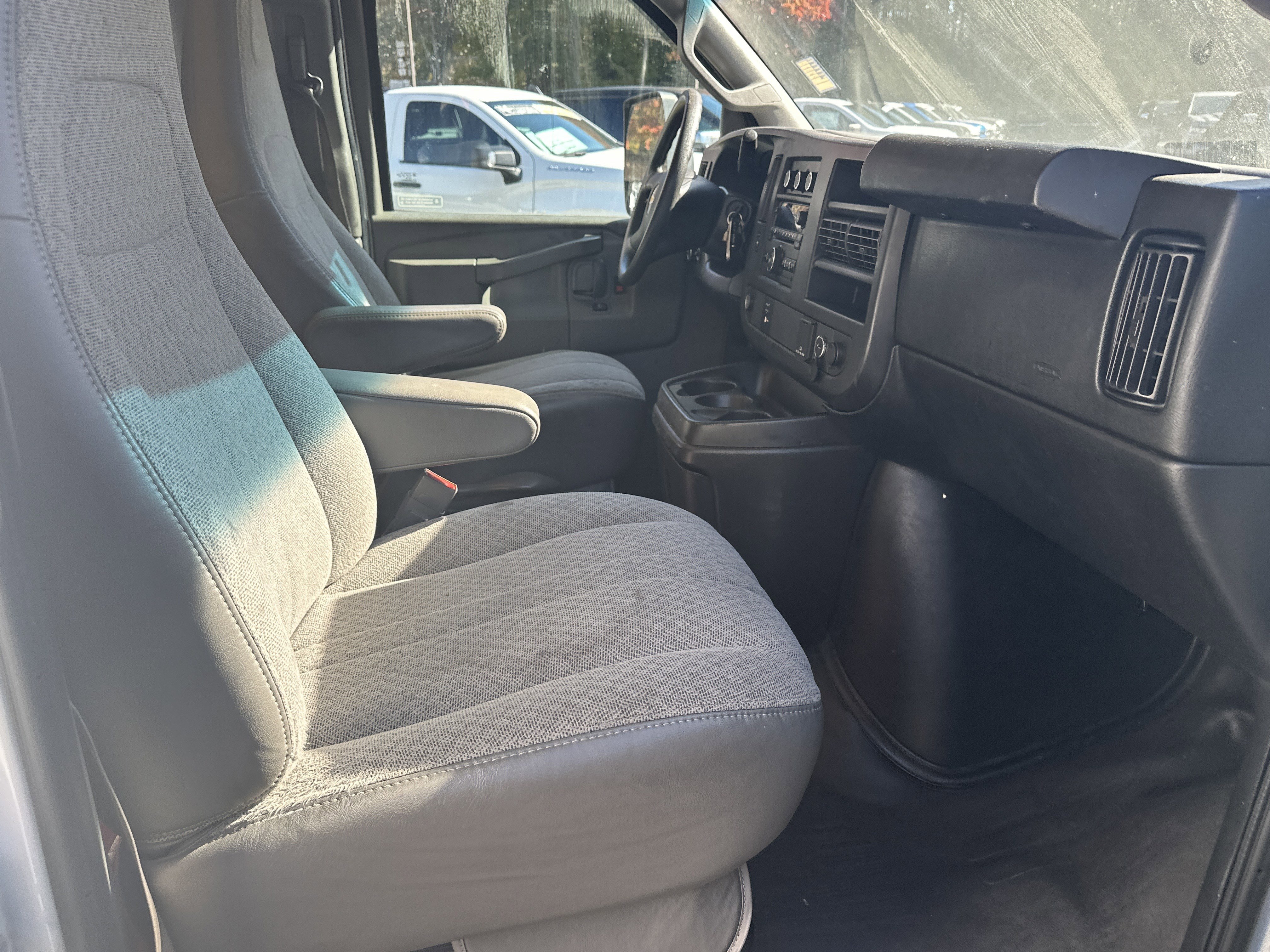 Used 2017 Chevrolet Express 3500 image 13