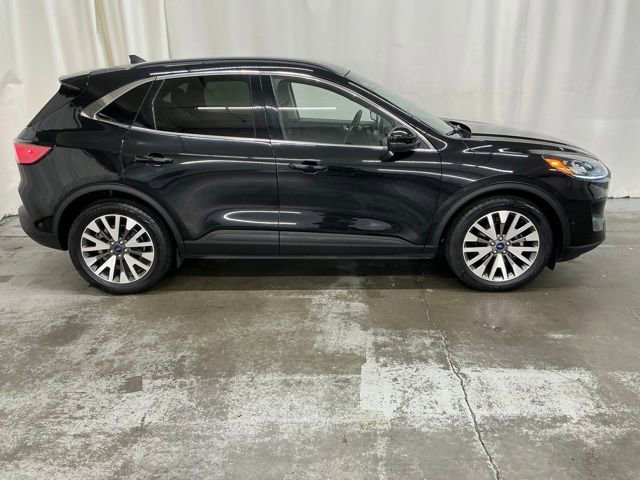 Used 2020 Ford Escape Titanium image 2