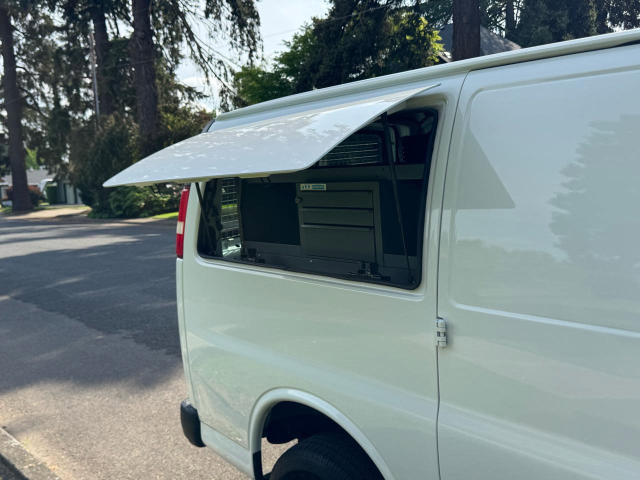 Used 2009 GMC Savana 3500 RWD image 32