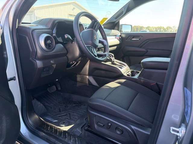 Used 2024 Chevrolet Colorado LT w/ LT Convenience Package II AWD/4WD image 8